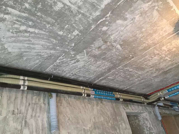 ����������{����